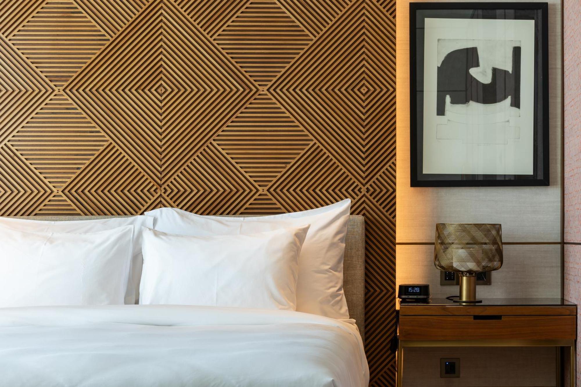 Shirvan Hotel City Yard Yidda Exterior foto A bedroom at the hotel