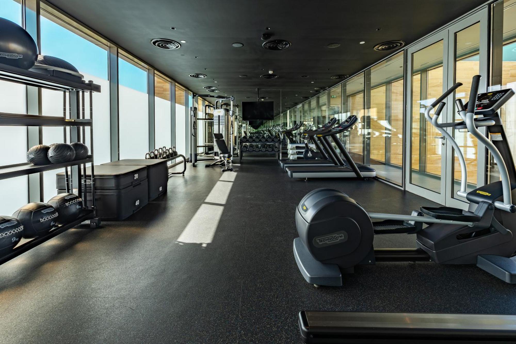 Shirvan Hotel City Yard Yidda Exterior foto The gym at the 100 East 53rd Street building