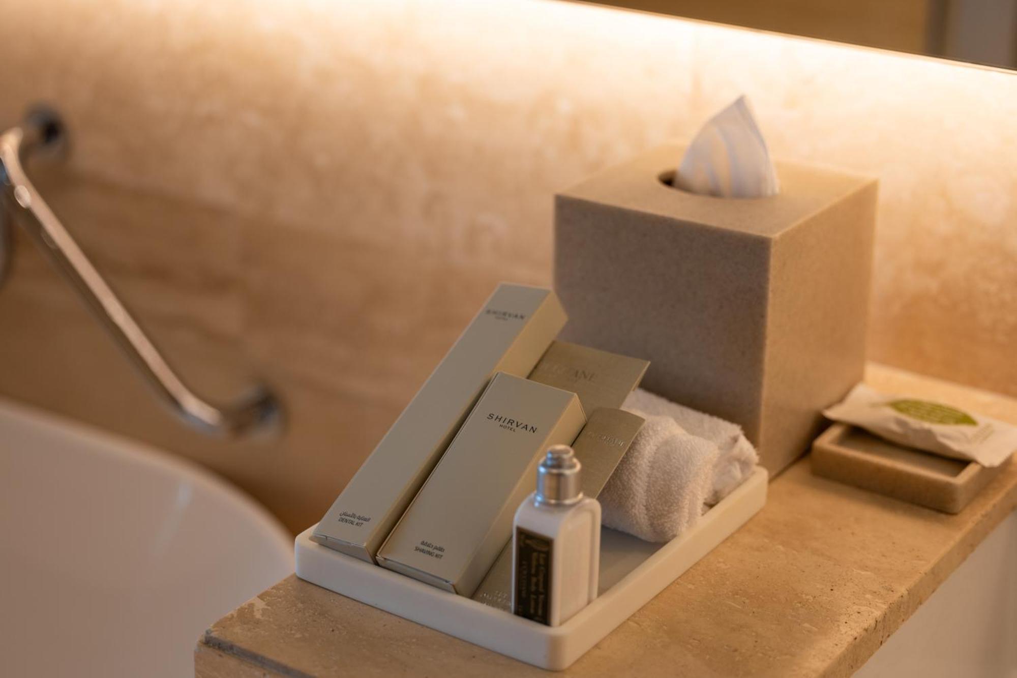 Shirvan Hotel City Yard Yidda Exterior foto A tissue box