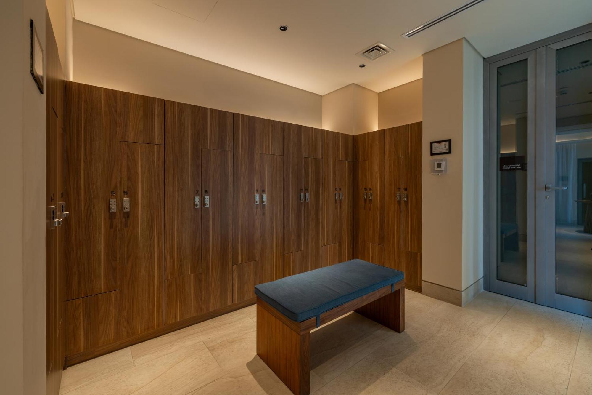 Shirvan Hotel City Yard Yidda Exterior foto Locker room