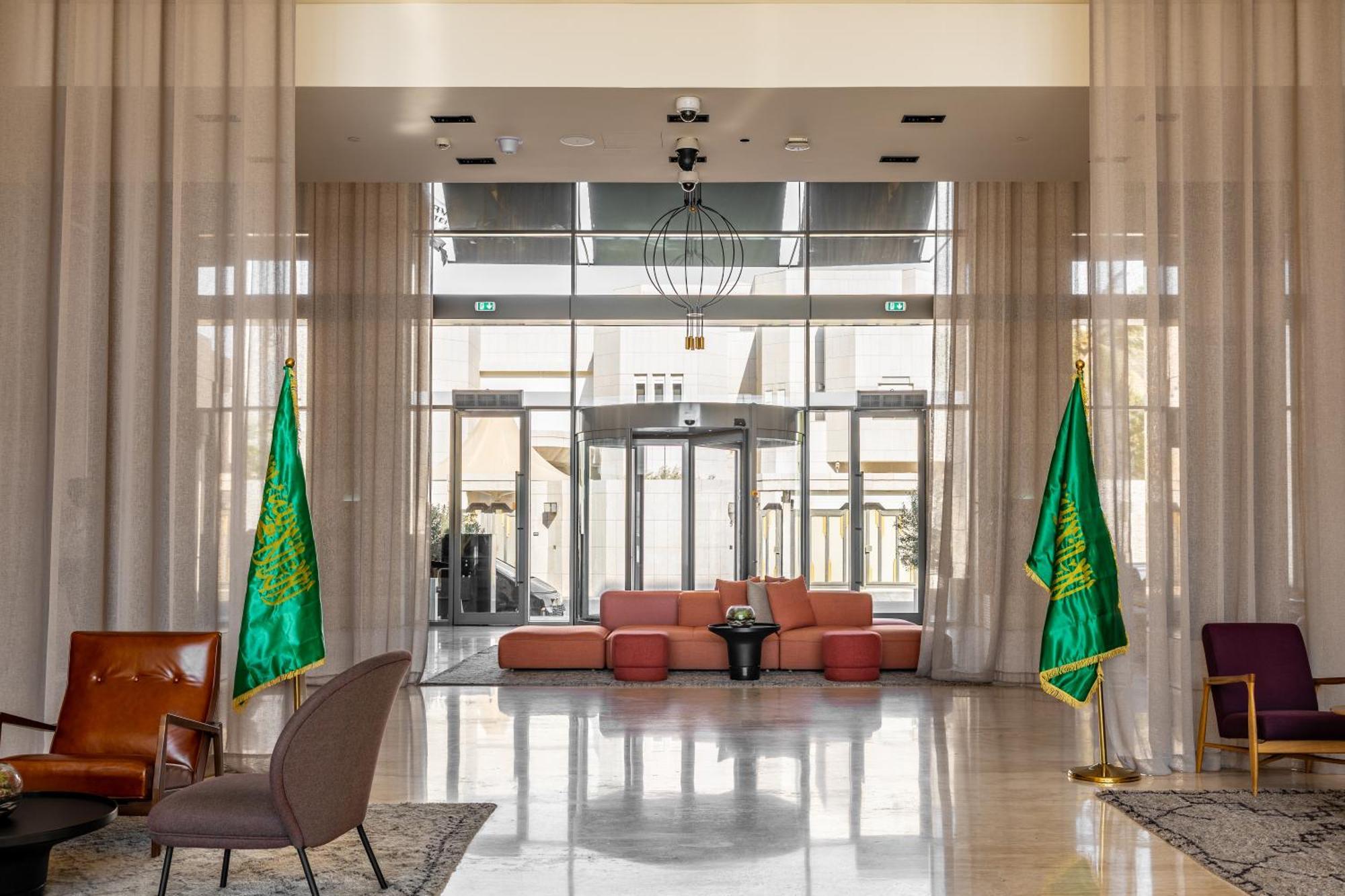 Shirvan Hotel City Yard Yidda Exterior foto The lobby of the hotel